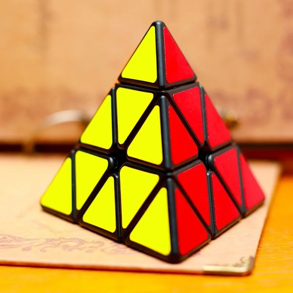 3X3X3 Rubiks Kub Triangel Speed Magic Cube Rubic Professionell Cubo Magico Pussel Färgglada Pedagogiska Leksaker För Barn Yongjun Black