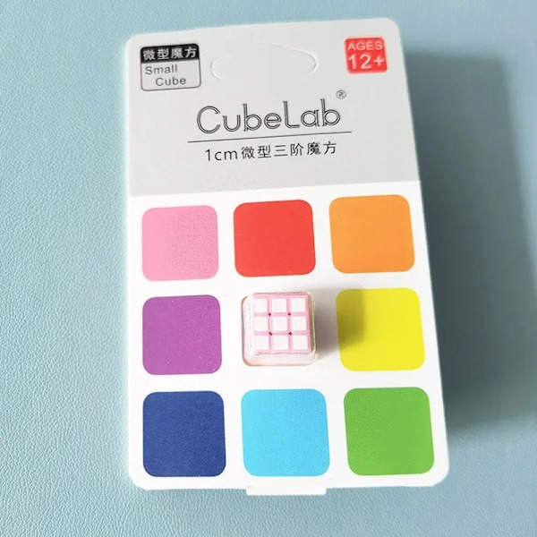 1 cm Mini Kub Minsta 3X3X3 Magiska Kuben 10 mm Pussel Fingertoppskub Speed 3X3 Micro Kub Vuxen DIY Samlarleksaker Barnpresenter 1pc Pink cube