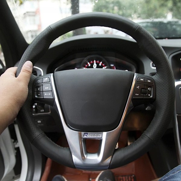 Gnupme svart konstläder rattöverdrag för Volvo V40 XC60 S60 LV60 S80L special handsydda rattöverdrag