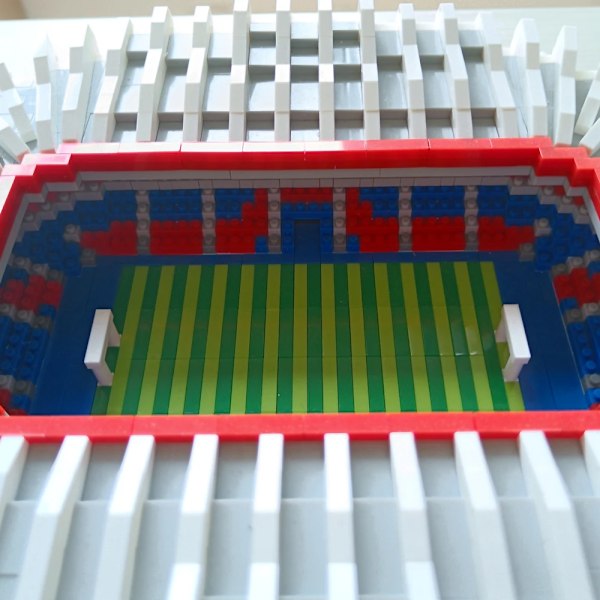 Känd byggd Paris-stil fotbollsstadion modell mikro mini diamantblock kit barn vuxen montera fotbollsplan tegel set pussel leksak Basa Style Stadium With Box