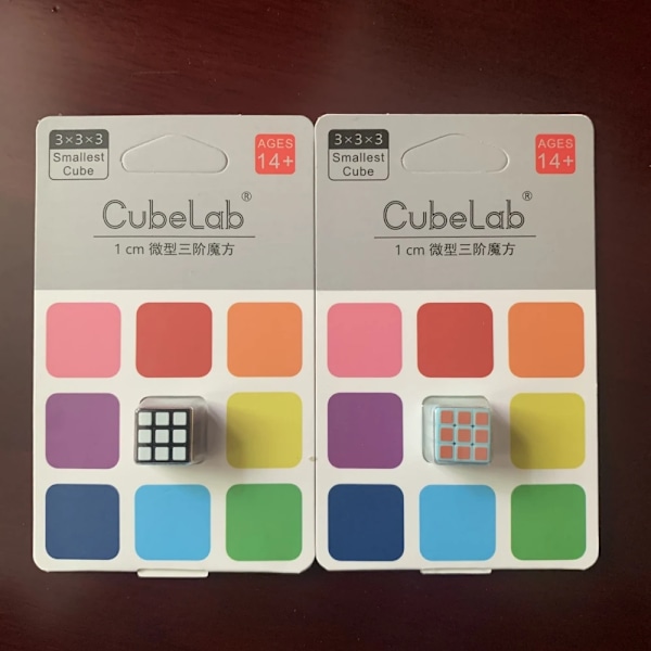 1 cm Mini Kub Minsta 3X3X3 Magiska Kuben 10 mm Pussel Fingertoppskub Speed 3X3 Micro Kub Vuxen DIY Samlarleksaker Barnpresent blue and black 1cm