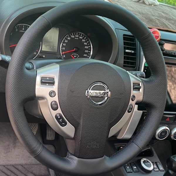 DIY handsydd svart konstläder rattöverdrag för Nissan Qashqai 2007-2013 Rogue X-Trail biltillbehör