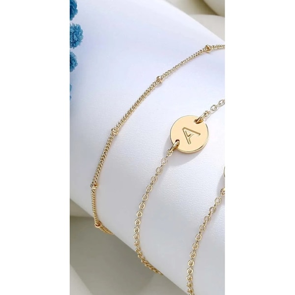 Guld Initial Charm Armband för Kvinnor Myntskiva Graverad Brev Armband Personlig Monogram Namn Armband