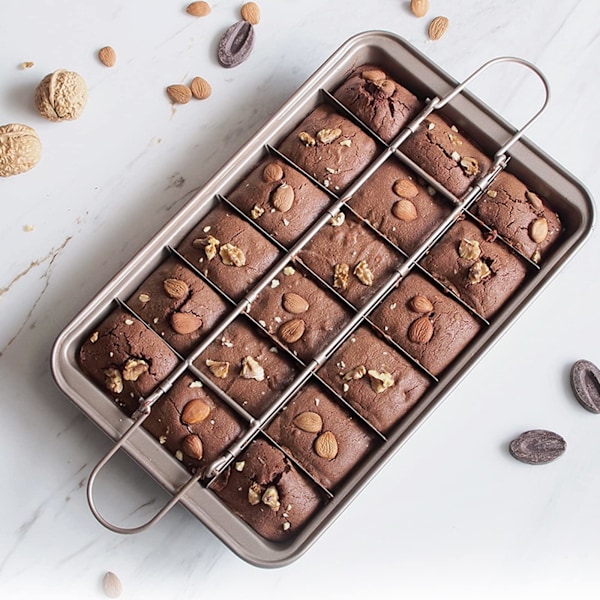 Brownieform med avdelare Non-stick rektangulär bakform med inbyggd skivare, den kan göra Brownie 12,4\"x8\"x2\"(Champagne Gold)
