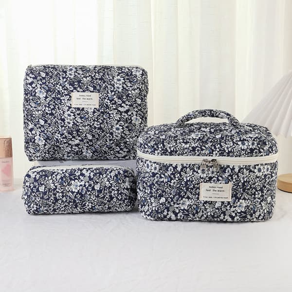 Skycases 3-pack sminkväskor, quiltad blommig bomullspåse, tvättbar resenecessär för kvinnor, marinblå