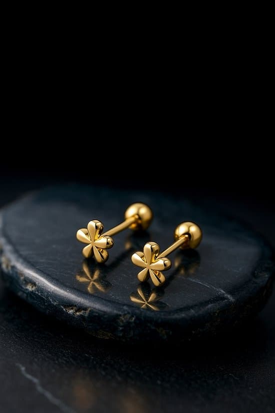 Lundholm Små Blomsterøredobber for Kvinner, Premium Gullfargede Studs i Rustfritt Stål 0,8 cm for Andre Piercing, Sensitive Ører, Gave til Henne