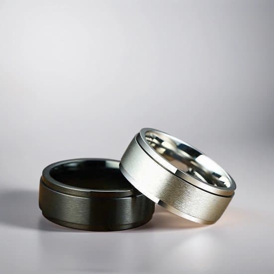 Sort Fidget Spinner Ring mod Angst, 8mm Rustfrit Stål Spinderring til Mænd Kvinder, Stresslindrende Fidget Legetøj Gave med Fløjl Gavepose