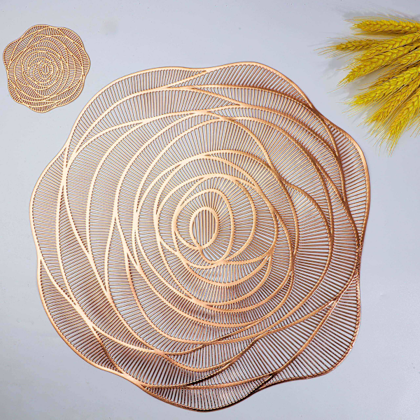 Snowkingdom Rose Gold Plassmatter og Brikkeunderlag Sett med 6 Presset Metallisk Vinyl Runde Plassmatter Spisebord Matter Spise