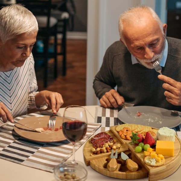 Ostbricka i bambu, serveringsfat med ostknivar för aptitretare och underhållning, 1 st 1pc