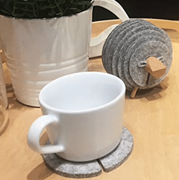 [RM] Holder og hvide glasbrikker, får / lam Vit white