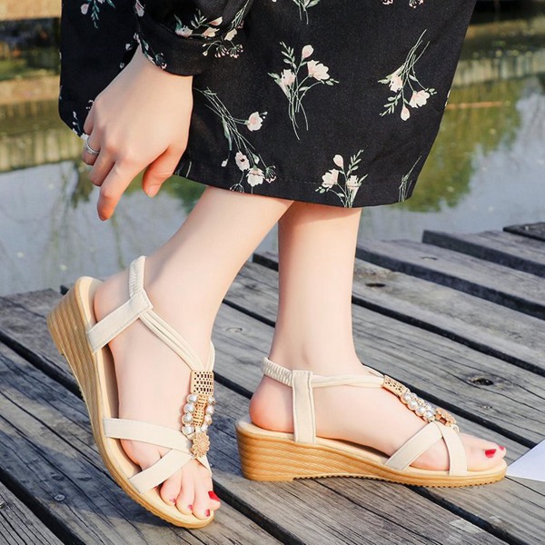 Lav kilehæl sandal for kvinner med søte perler og pluss-størrelse for strandantrekk og klesmatching Creamy-white 39