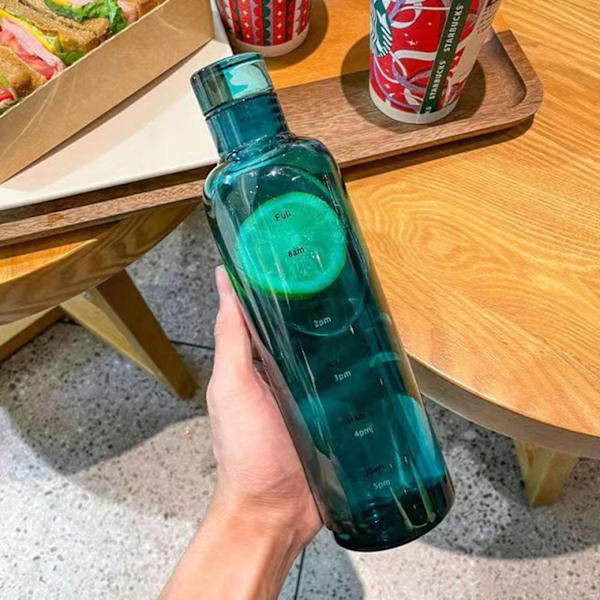 Läpinäkyvä muovinen vesipullo, tiivis muovinen vesipullo kuntosalille, urheiluun, matkustamiseen, kuntoiluun ja työhön Green 750ml