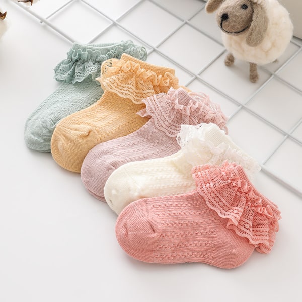 5 paria baby sukkia, pitsiä röyheltettyjä nilkkasukkia