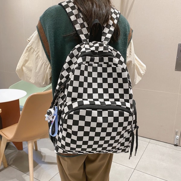 Checkerboard Estetisk ryggsäck tjejer med hänge (svart)