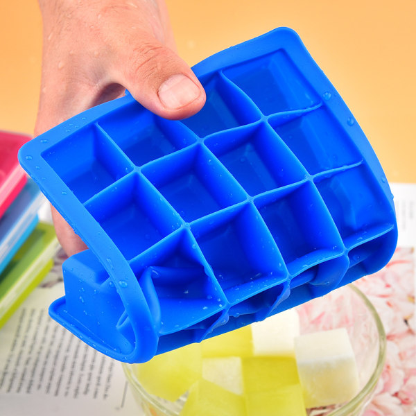 Silikon isbitform 24 fack med lokk Creative Ice Cube Mould