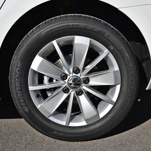 Sada 4 VW pyörän napahattua, muodikkaat rengasmerkit