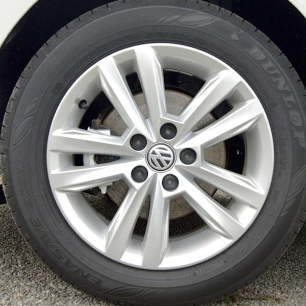 Sada 4 VW pyörän napahattua, muodikkaat rengasmerkit