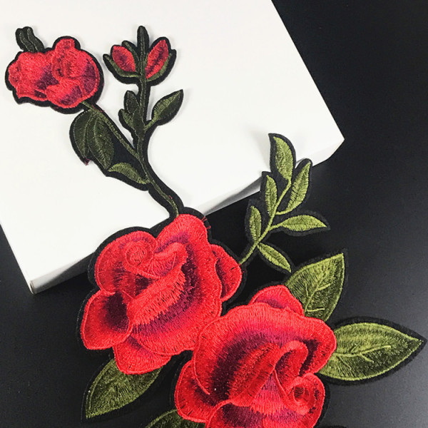 3ST Broderade påstrykningslappar Sy-på-lappar Rose Blommaform Självhäftande klistermärke Kläddekoration Gör-det-själv-sytillbehör
