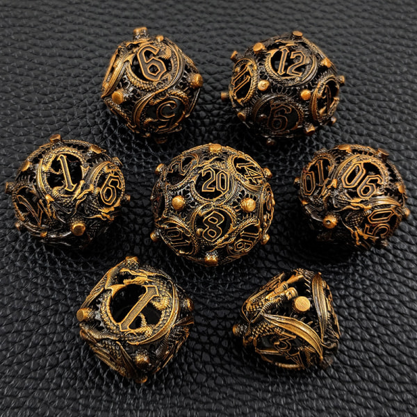 Dungeons and Dragons Spel Dice HNCCESG Rollspel Dice 7 Stycken med Metallask Polyhedral Ihåliga Metall Runda Draks Dice D4/D6/D8/D10