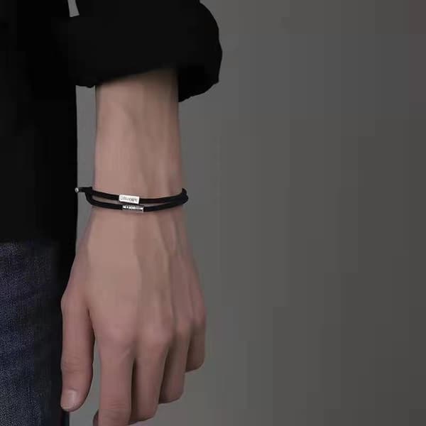 Flätat armband, \"Struggle Dream\", justerbart, rött