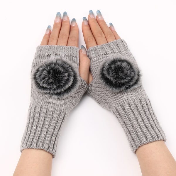 Ljusgrå stickade fingerlösa handskar