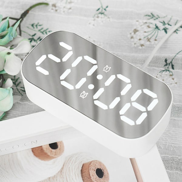Elektronisk klocka med vit LED digital display