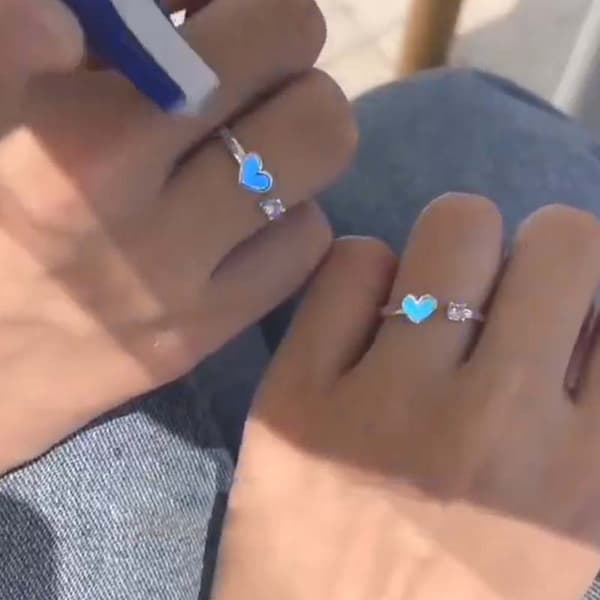 Mode Blå Kärlek Hjärta Lysande Ring för Kvinnor Män Retro Glöd I Mörk Silver Färg Justerbar Par Finger Ringar Smycken Present 2PCS-02 Ring Size resizable