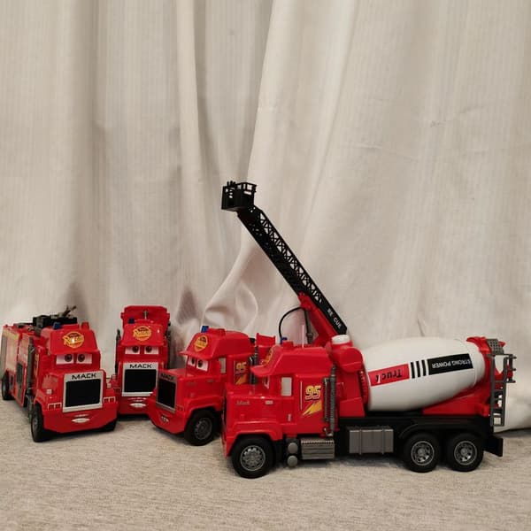 1:16 Pixar legetøjsbil 5 stk./sæt støbt anime lynet Mcqueen Mack foldbar fladvognsmodel med lyd og lys interaktive gaver fire engine