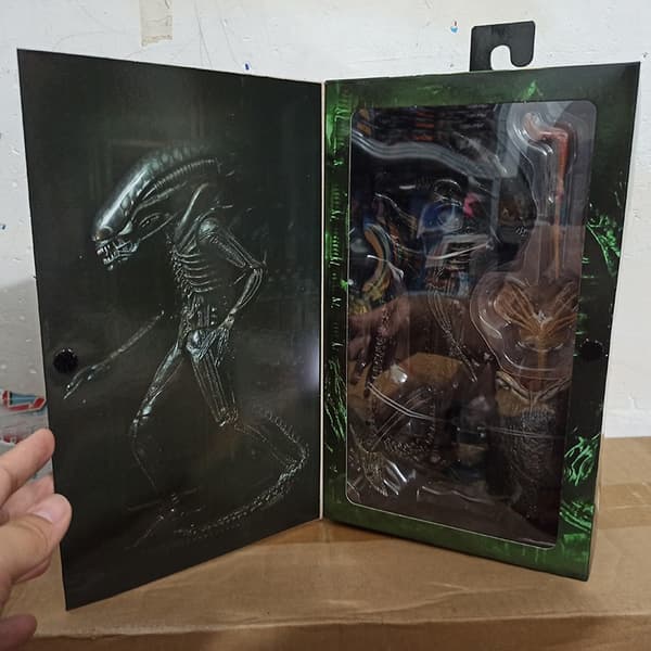 NECA Alien Big Chap Alien Figur Big Chap Alien Predator 40-årsjubileum Ägg Facehugger Statyett Modell Leksak Docka Presenter with box