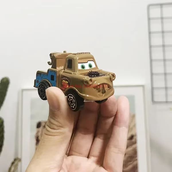 Disney Pixar Bilar Set Lightning McQueen Figurer Jackson Storm Mack Uncle Truck Pull-Back Bilar Modell Docka Barnleksak Som Present with box