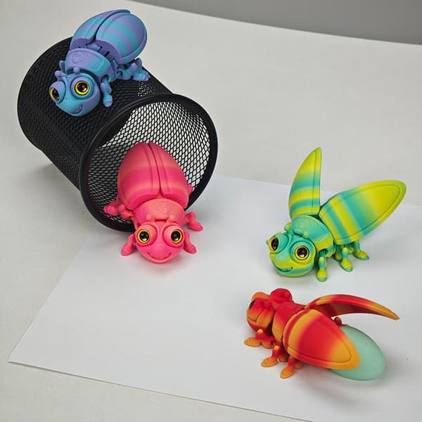 Lysende 3D-printet farverigt Firefly Legetøj - Sød tegneserie actionfigur til børnegave A