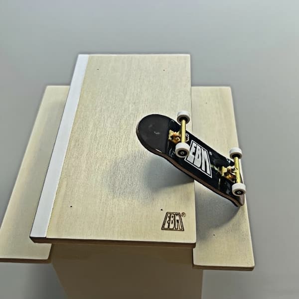 Mini fingerskateboardrampe til tricks, træspisebordsrampe, gelænder, bærbart tech-dæk tilbehør til begyndere og professionelle Table ramp