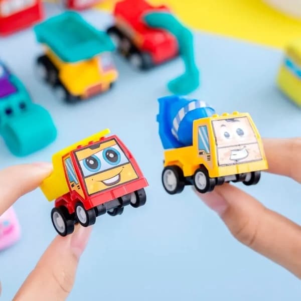 6/12 st Mini Inertial Pull Back Engineering Car Brandbil Set Barn Barn Tecknade Leksaker Födelsedagspresent 6pcs random