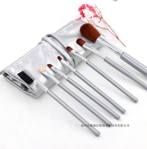 Sminkborstar 7 delar med fodral- Silver