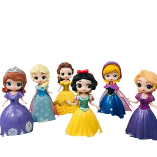 6 Pakkaa Disney Princess, jossa on 12 vaihdettavaa vaatetta