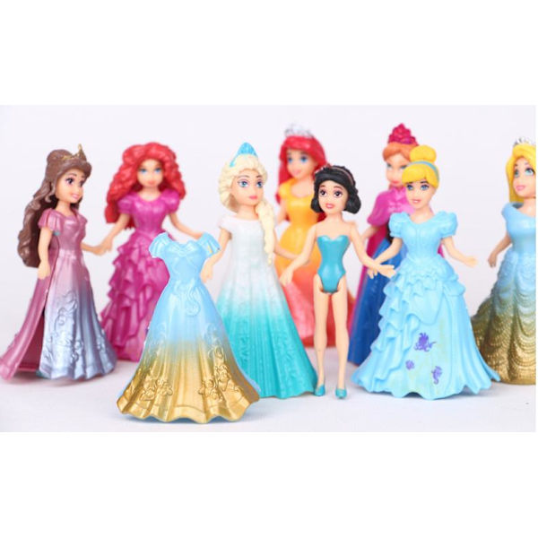 8 Frozen Figures