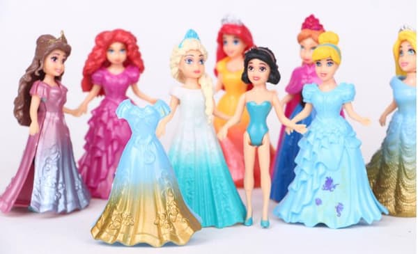 8 Frozen Figures