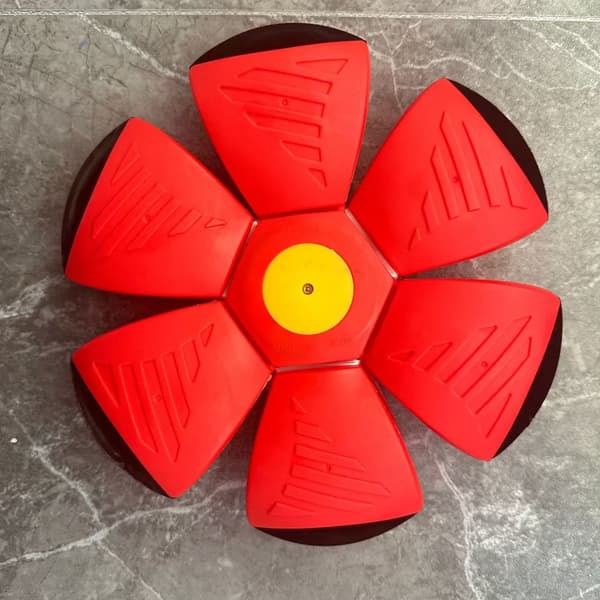 Elastic Magic Conversion Ball utomhus för barn - Deformations- och dekompressionsleksak Red no light 1PCS