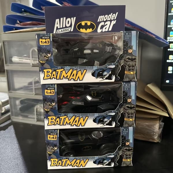 1:43 Batmobile Pull Back Legering Sportbil The Dark Knight Racing Modell Scooter Bil Leksak Skrivbordsprydnad docka Samlarobjekt Gåva 3pcs