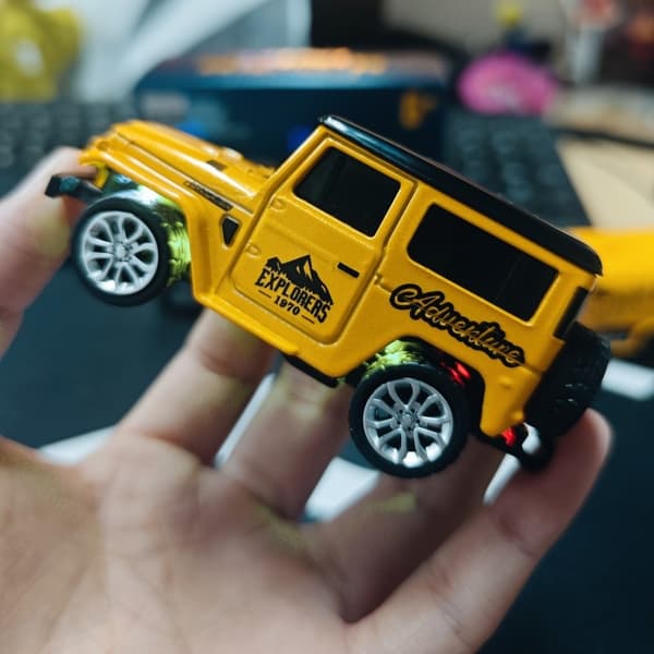1:64 Speed ​​​​Mini terrängfjärrkontroll Billegering Cool belysning Stötdämpning Bordsdator Tävlingsleksak Liten present grey