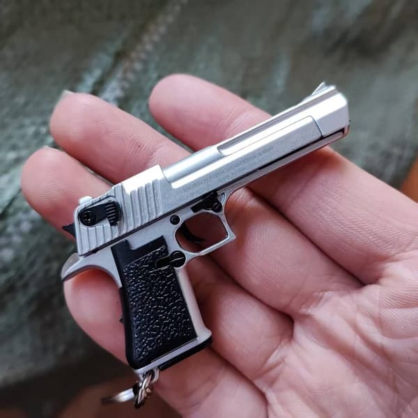 Mini Metal Desert Eagle Pistol Nyckelring modell - 1:4 leksakspistol för presenter och samlarföremål Grey