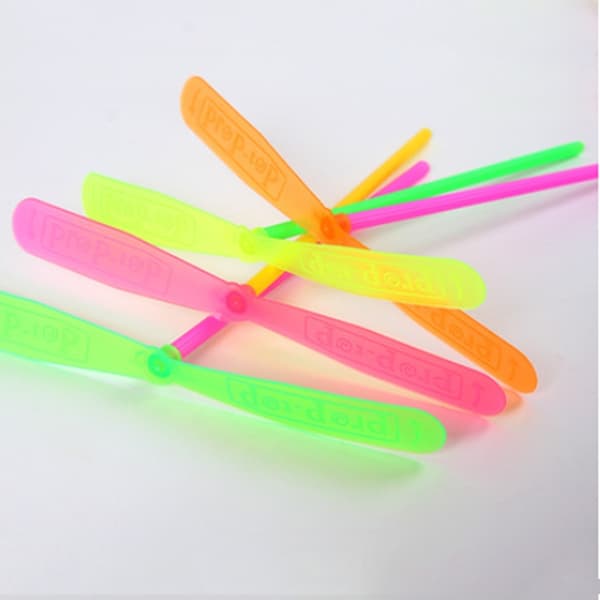 Bambus Dragonfly Propeller Legetøj - 10/20 stk Farverig udendørs flyvende pil til børn 10PCS
