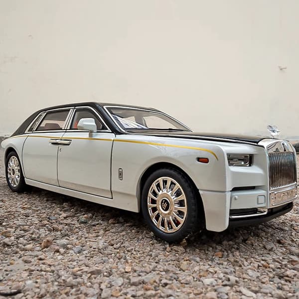 1:18 Rolls-Royce Phantom modelbil, zinklegering pull-back legetøjsstøbt bil med lyd og lys, realistisk modelleringsmodel legetøj111 white with box