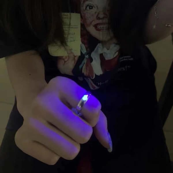 Mode Blå Kærlighed Hjerte Lysende Ring til Kvinder Mænd Retro Glød I Mørk Sølvfarve Justerbar Par Fingerringe Smykkegave Men-02 Ring Size resizable