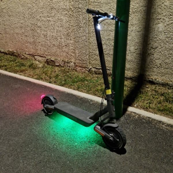 RGB LED-skootterin strobovalot langattomat pyörän vilkkuvalot sijainnin varoitustarvikkeet 4PCS