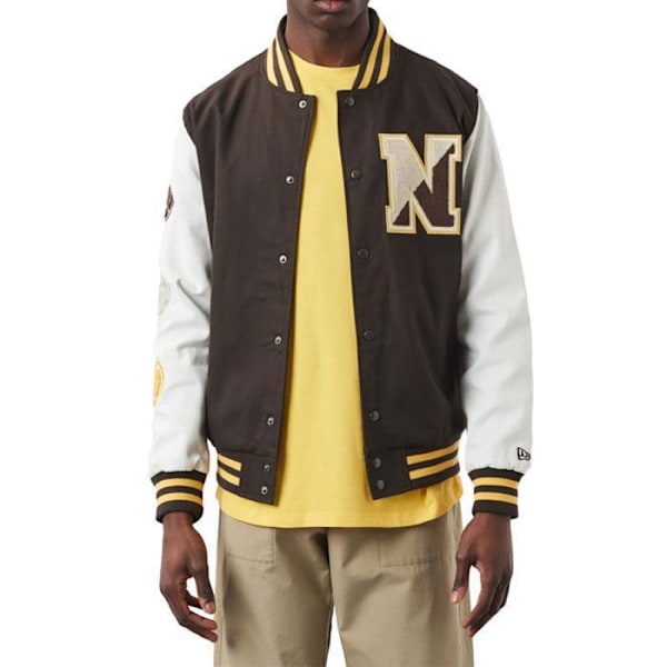 Blouson New Era Heritage Varsity - Ref. 60284780. Färg: Brun, Vit, Gul. Detaljer. - Färgkontroll ärmar. - kastanj jag