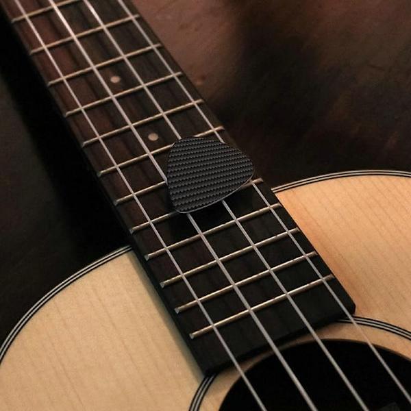 Kolfiber Gitarr Pick 3K All-Carbon Guitar Populär Pick Cnc Gravering Tillverkare Bearbetning Folkfinger Shrapnel