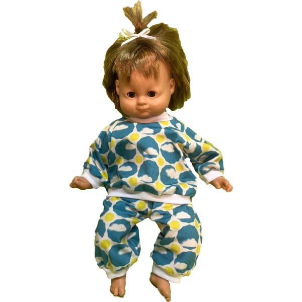 Pyjamas i mönstrad trikå till Lillan, dockkläder