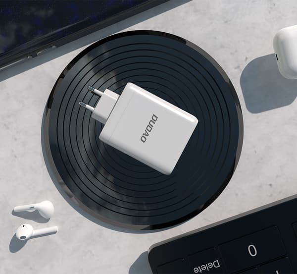 Dudao A140 140W adapter 140Watt GaN 3xUSB-C + 1xUSB-A