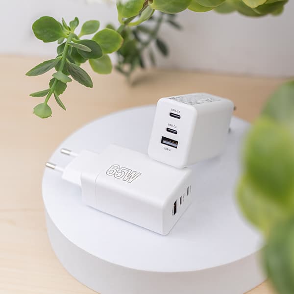 Maxlife MXTC-08-65ACC PD QC laddare 2x USB-C 1x USB 65W vit